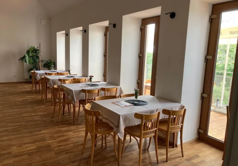 Světlý salónek pro oslavy a soukromé akce